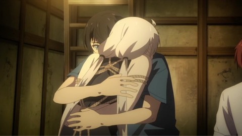 607